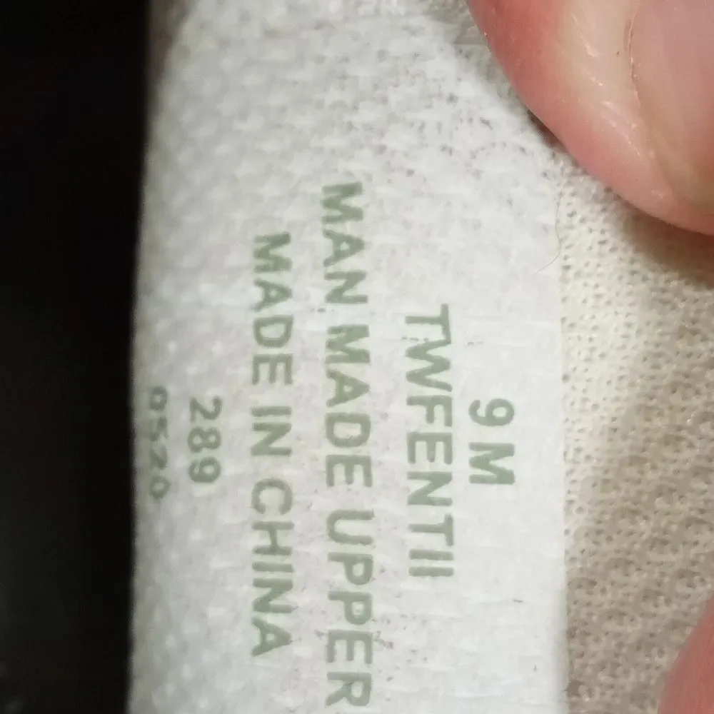 Tommy Hilfiger please zoom